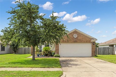 Single Family Residence in Baytown TX 5523 Cinnamon Lake Drive.jpg