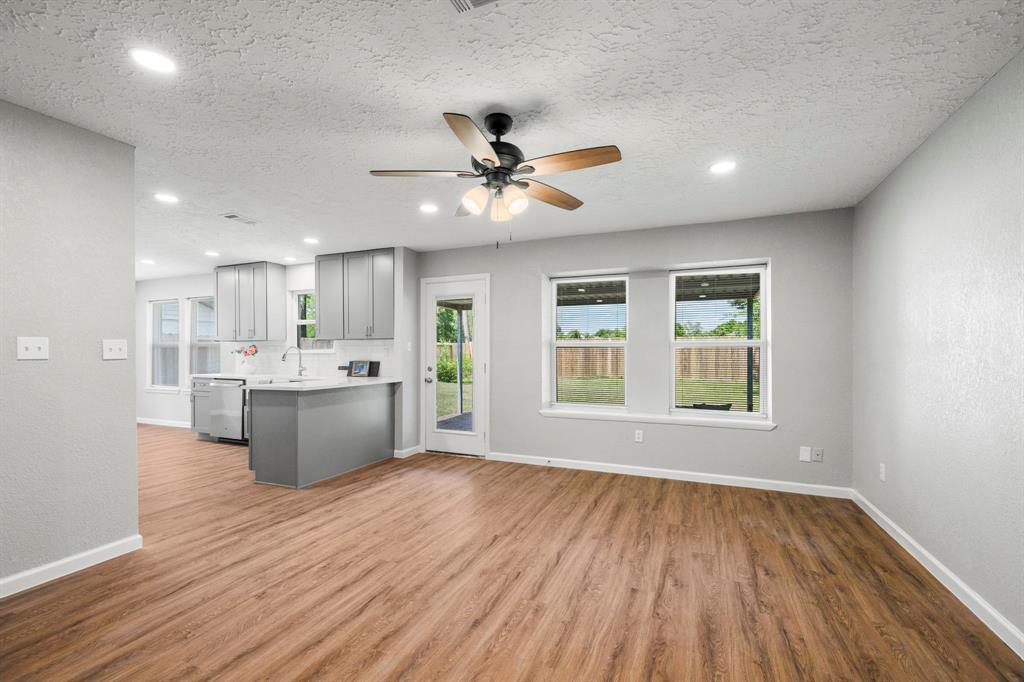 16734 Bonnie Sean Drive, Spring, Texas image 3