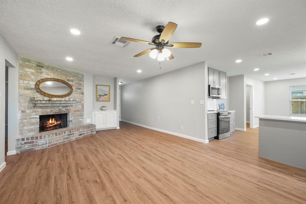 16734 Bonnie Sean Drive, Spring, Texas image 4