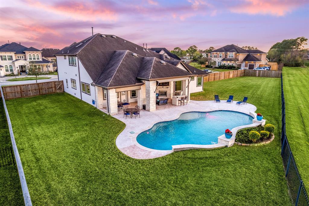 1832 Anna Way, Friendswood, Texas image 2