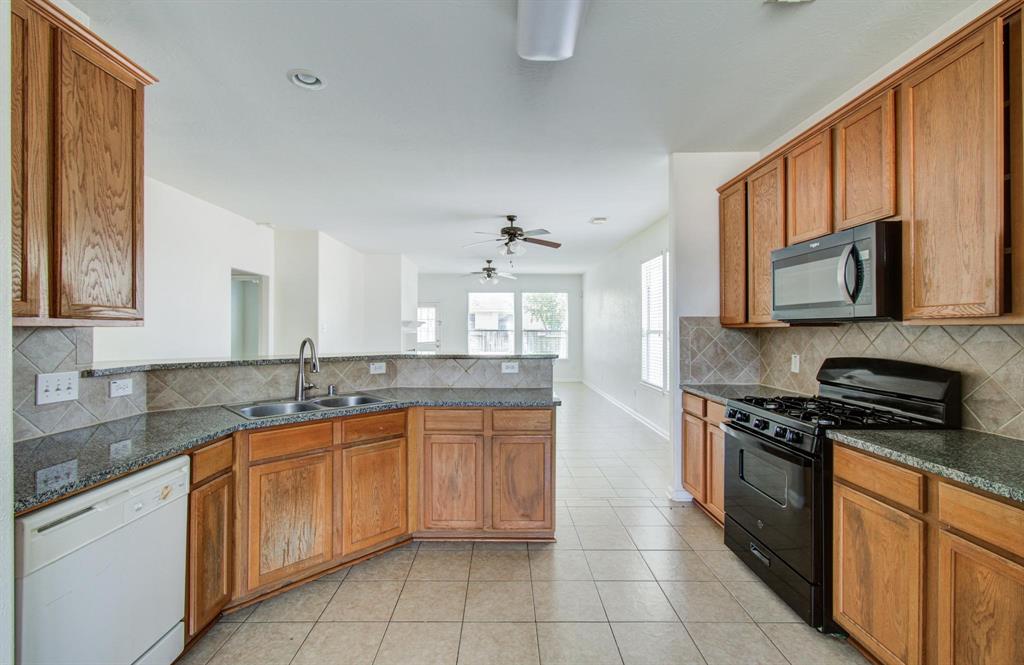 7547 Oakwood Canyon Drive, Cypress, Texas image 24