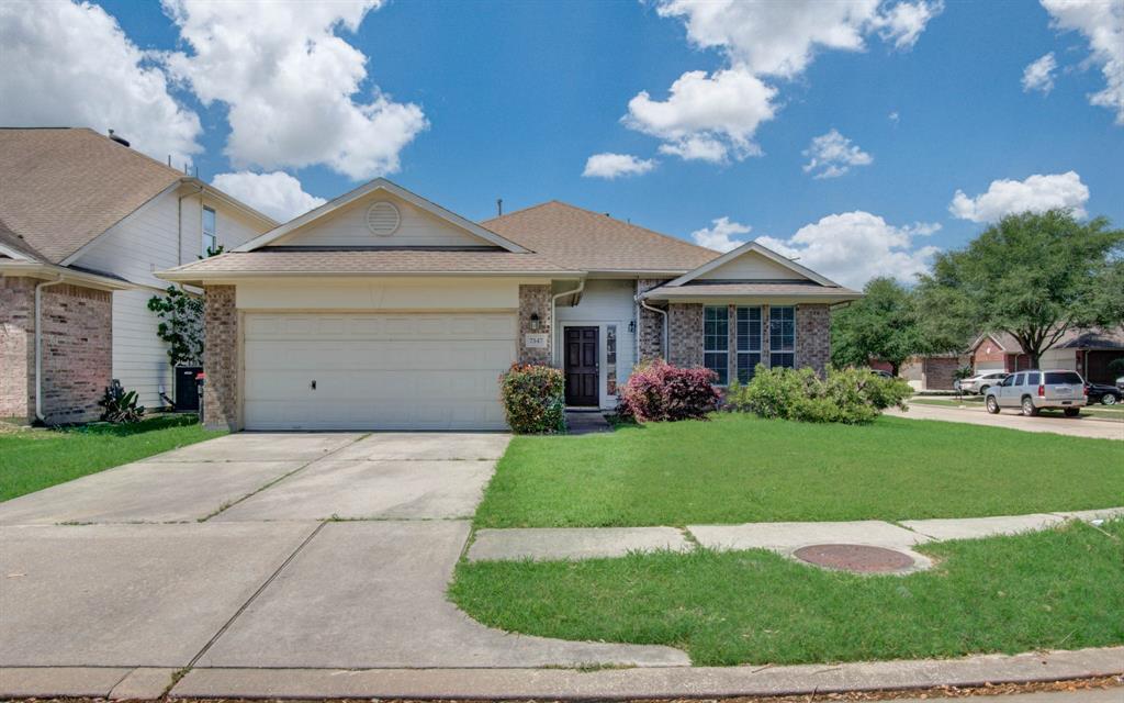7547 Oakwood Canyon Drive, Cypress, Texas image 2