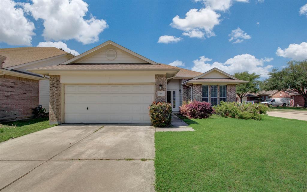 7547 Oakwood Canyon Drive, Cypress, Texas image 5