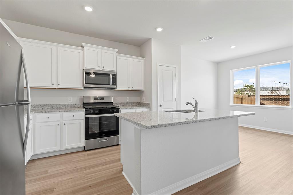 2554 Green Jasper Drive, Iowa Colony, Texas image 3