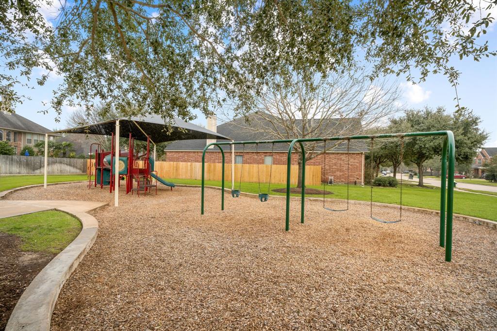 28523 Kinglet Pines Drive, Katy, Texas image 32