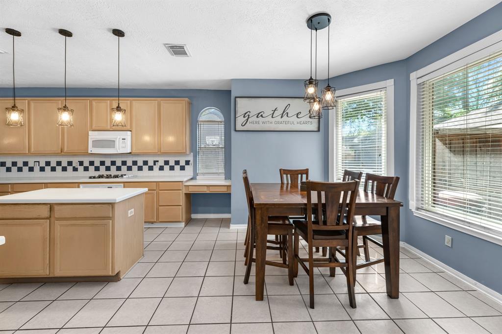 30631 Tealcrest Estates Drive, Spring, Texas image 9