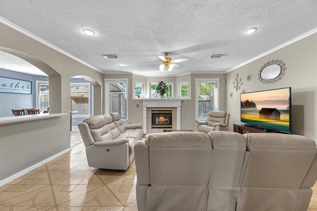 30631 Tealcrest Estates Drive, Spring, Texas image 7