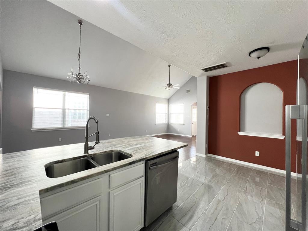 15838 Collinsville Drive, Tomball, Texas image 12