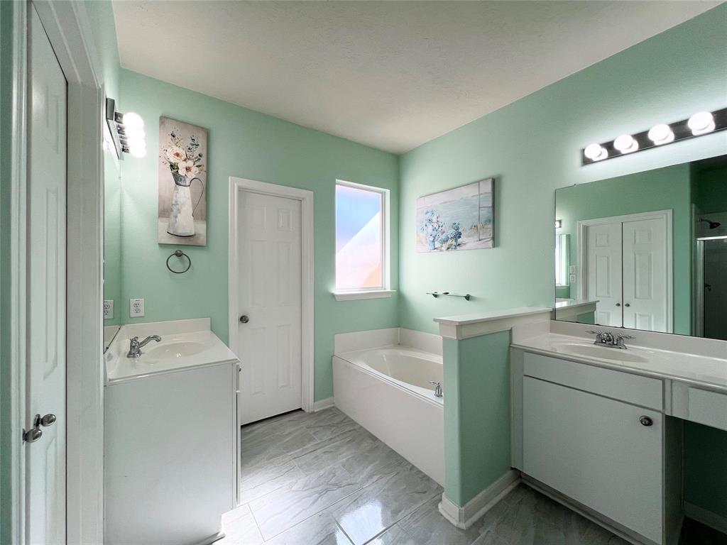 15838 Collinsville Drive, Tomball, Texas image 19