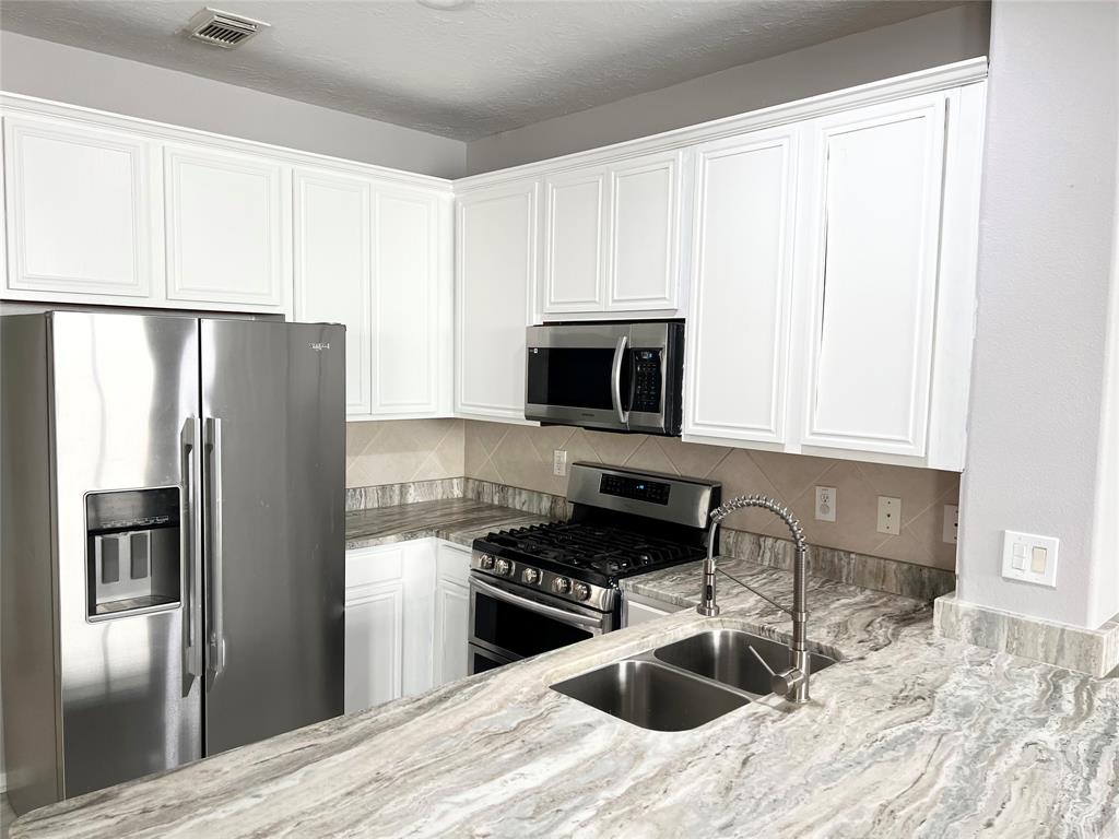15838 Collinsville Drive, Tomball, Texas image 13