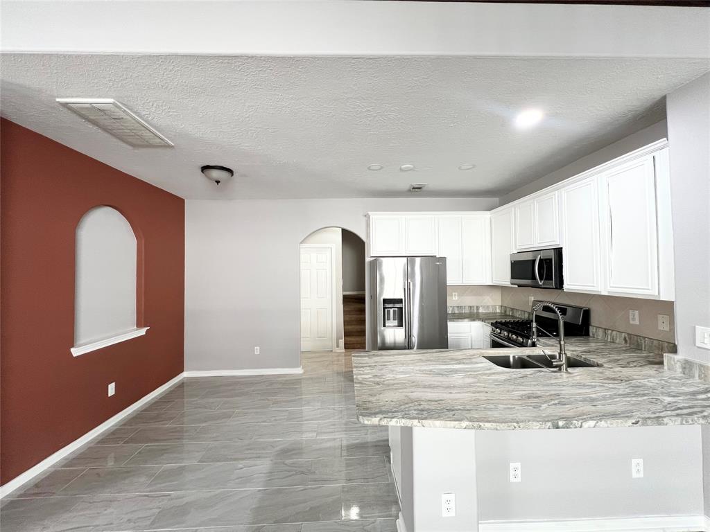 15838 Collinsville Drive, Tomball, Texas image 9