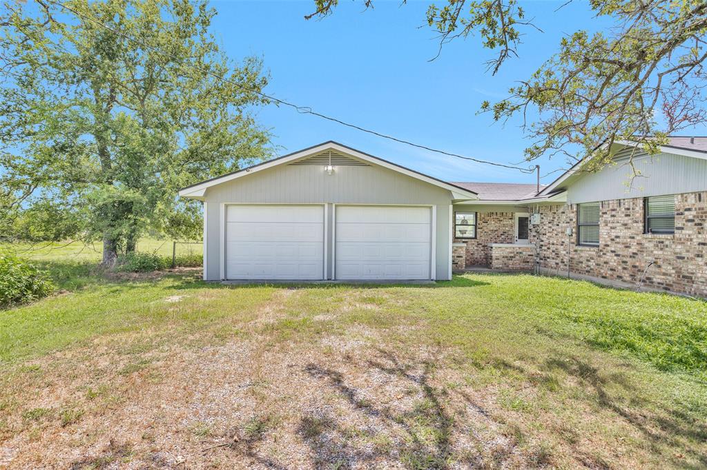 21356 N Tx-90, Bedias, Texas image 2