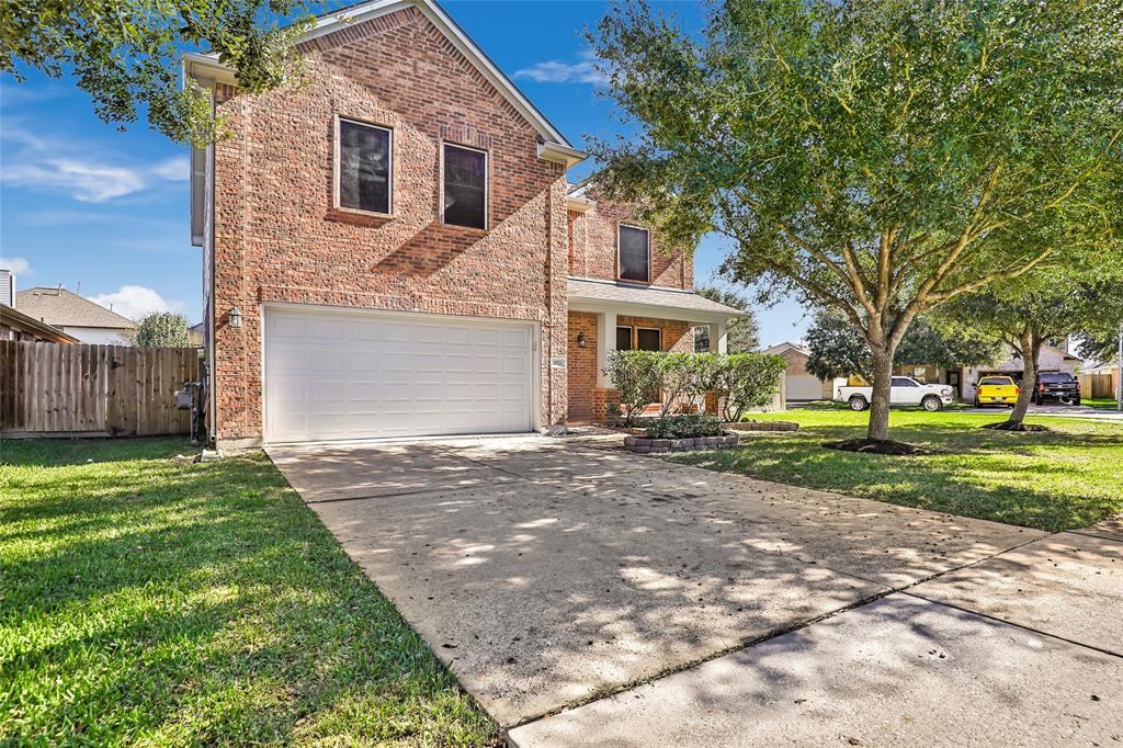 8214 Mandalay Bay Drive, Baytown, Texas image 1