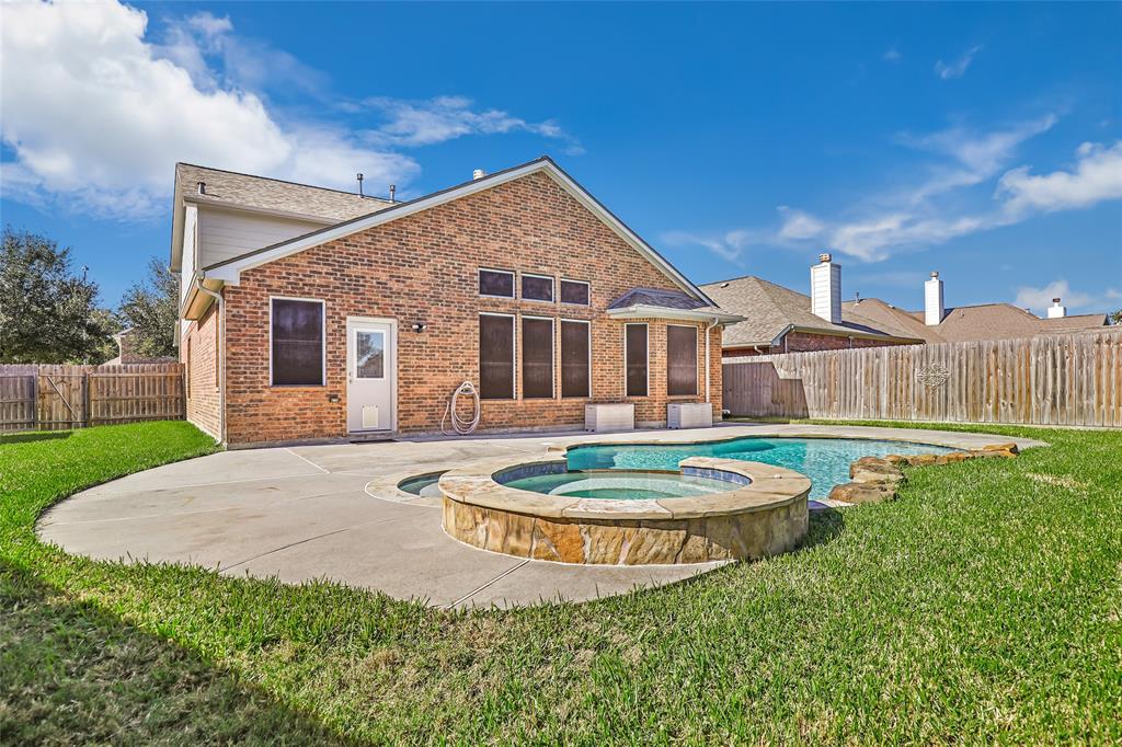 8214 Mandalay Bay Drive, Baytown, Texas image 23