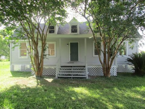 Single Family Residence in Brazoria TX 110 Spencer Street.jpg