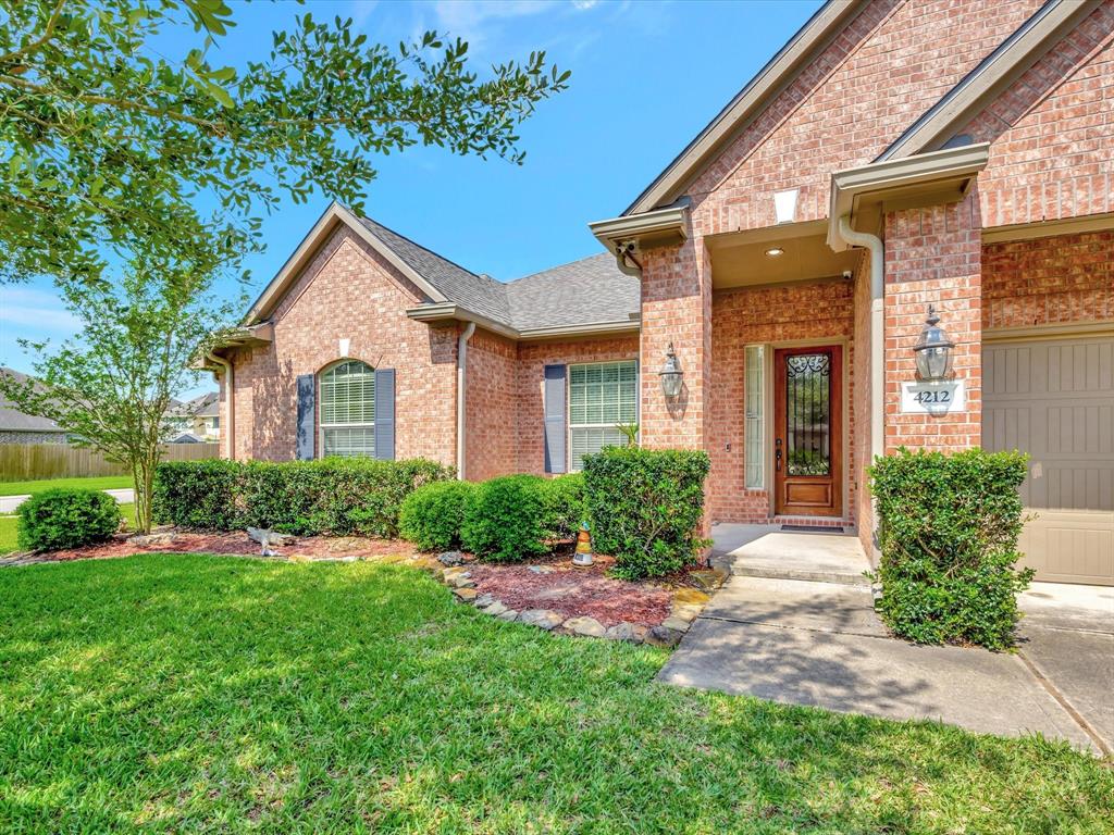4212 Parkview Terrace Lane, Dickinson, Texas image 2