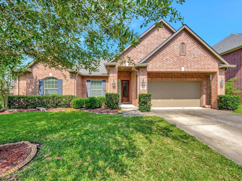 4212 Parkview Terrace Lane, Dickinson, Texas image 1