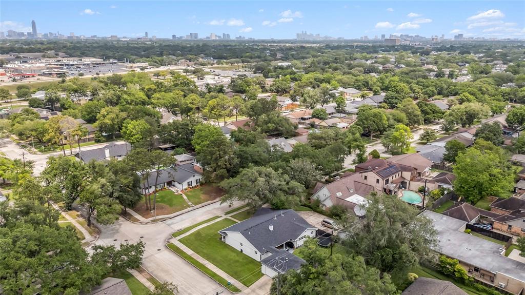 5447 Queensloch Drive, Houston, Texas image 37