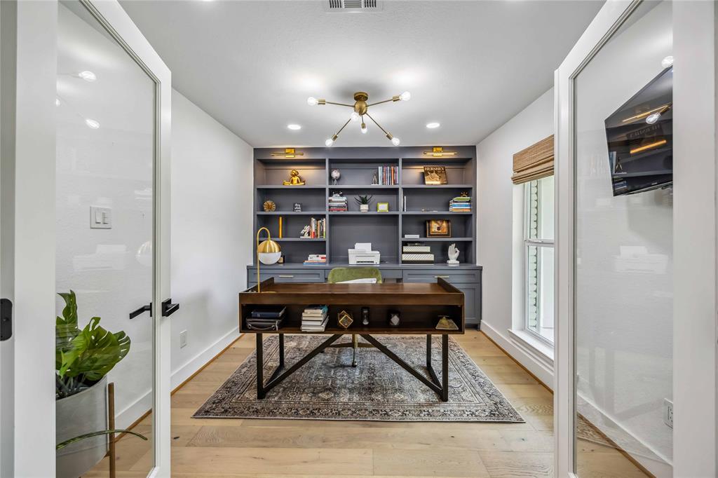 5447 Queensloch Drive, Houston, Texas image 8