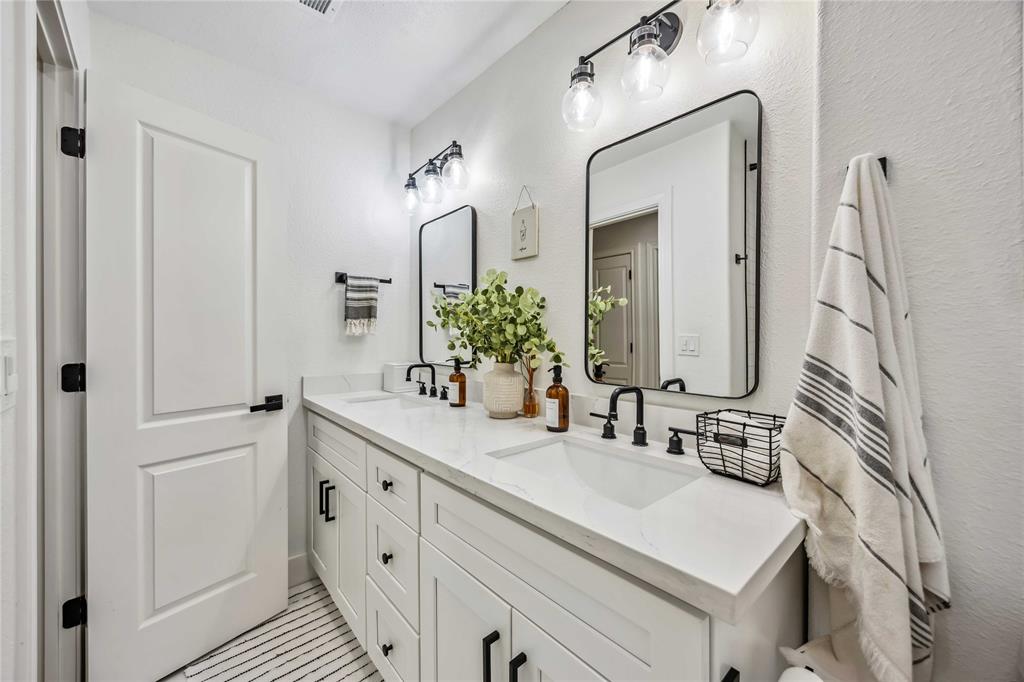 5447 Queensloch Drive, Houston, Texas image 20