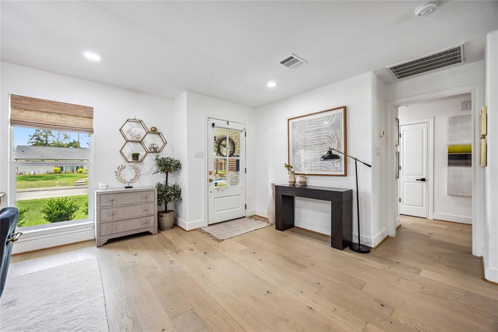 5447 Queensloch Drive, Houston, Texas image 10
