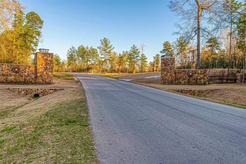 16014 Four Hills Road, Willis, Texas image 1