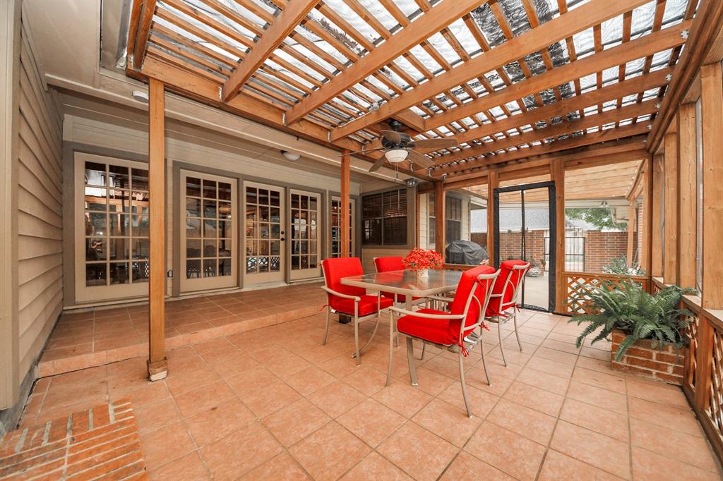 1207 W Edgewood Drive, Friendswood, Texas image 23