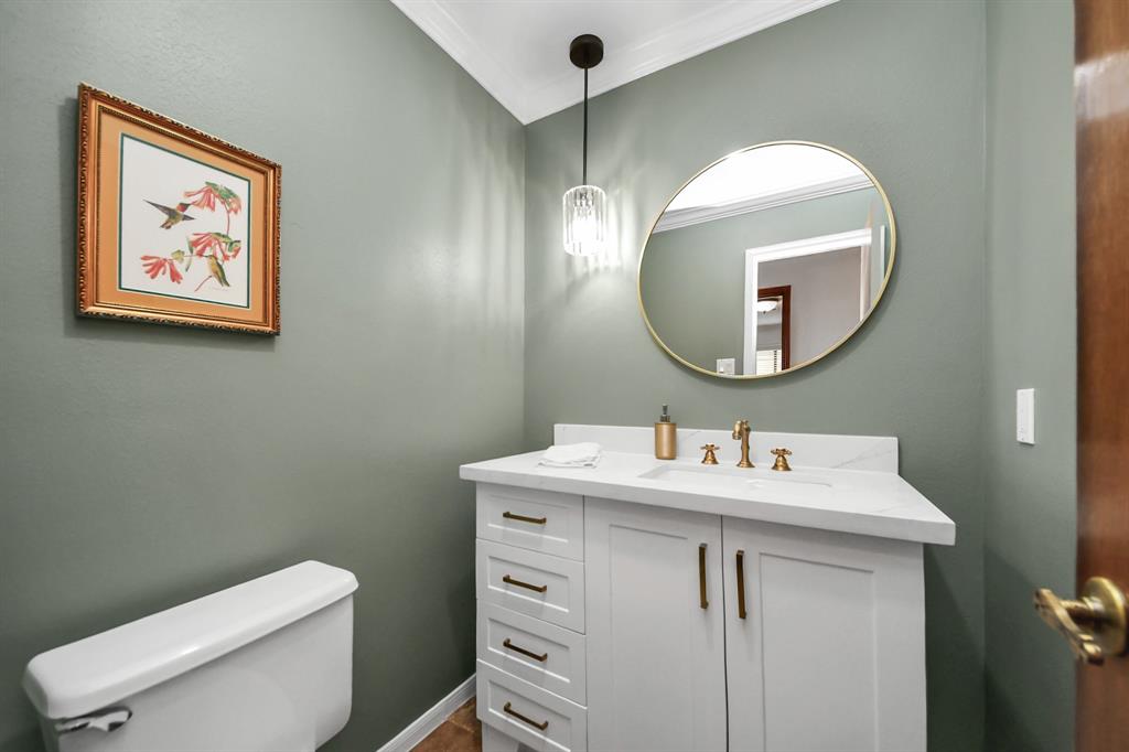 1207 W Edgewood Drive, Friendswood, Texas image 15