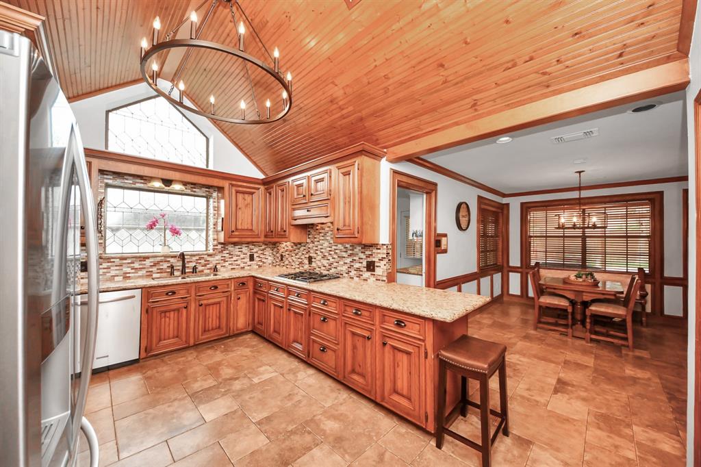 1207 W Edgewood Drive, Friendswood, Texas image 11
