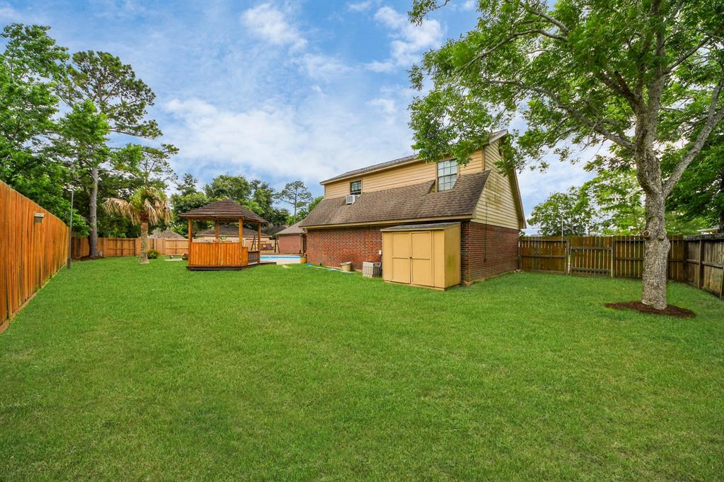 1207 W Edgewood Drive, Friendswood, Texas image 29