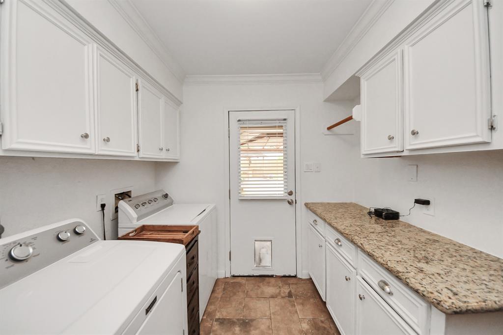 1207 W Edgewood Drive, Friendswood, Texas image 22