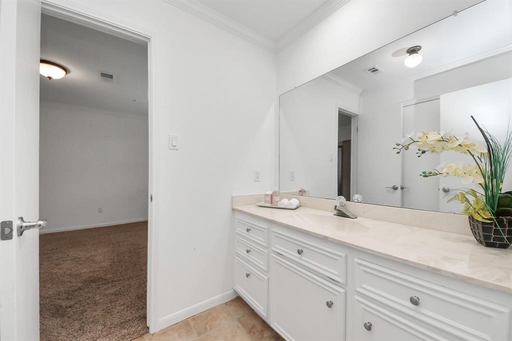 1207 W Edgewood Drive, Friendswood, Texas image 21