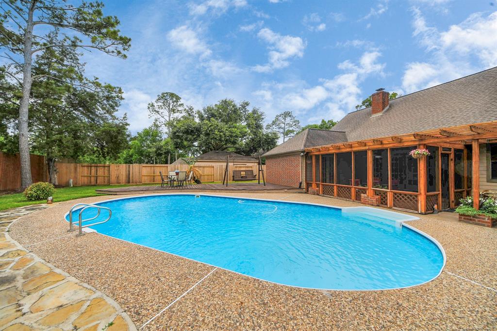 1207 W Edgewood Drive, Friendswood, Texas image 26