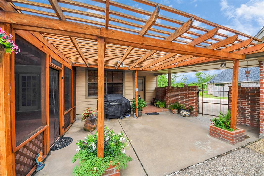 1207 W Edgewood Drive, Friendswood, Texas image 24