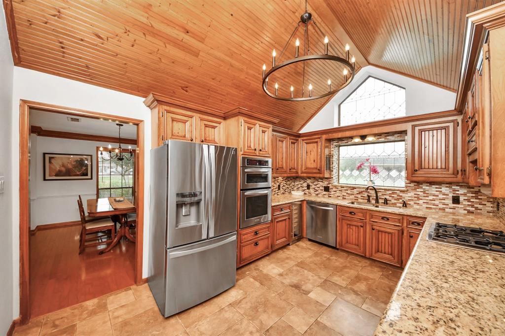 1207 W Edgewood Drive, Friendswood, Texas image 13