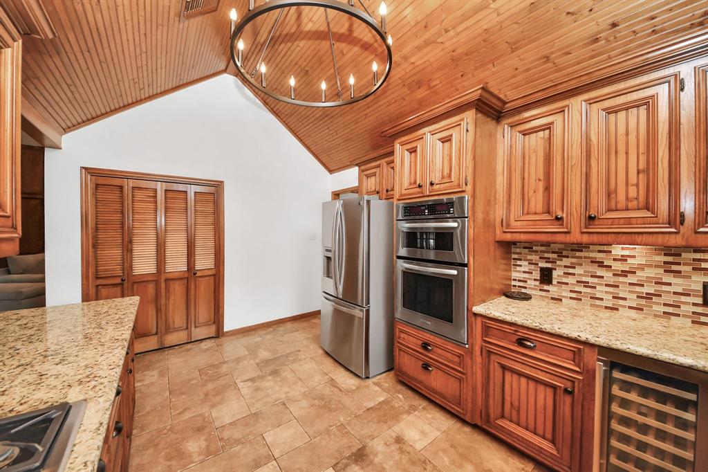1207 W Edgewood Drive, Friendswood, Texas image 12