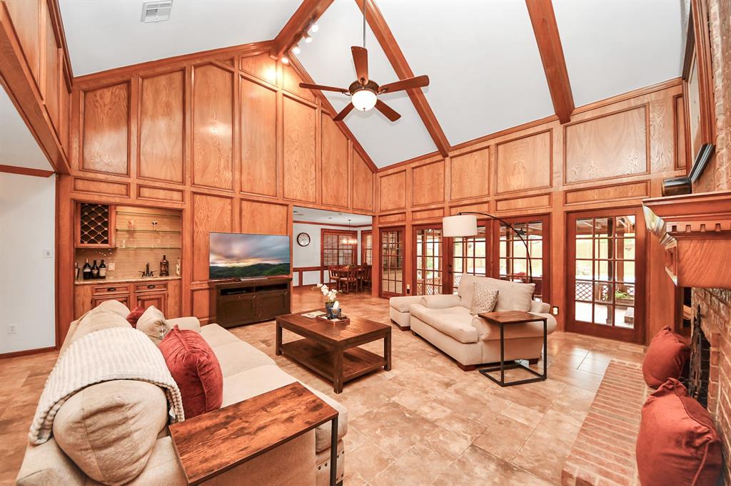 1207 W Edgewood Drive, Friendswood, Texas image 9