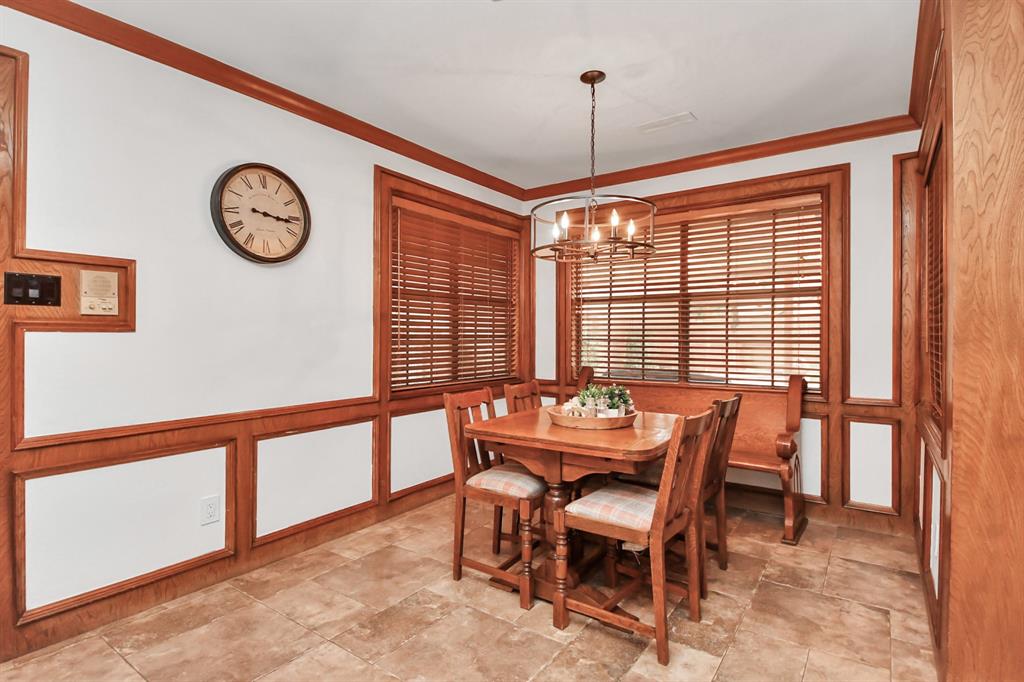 1207 W Edgewood Drive, Friendswood, Texas image 10