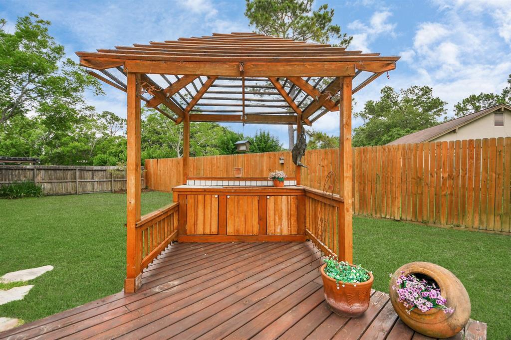1207 W Edgewood Drive, Friendswood, Texas image 28