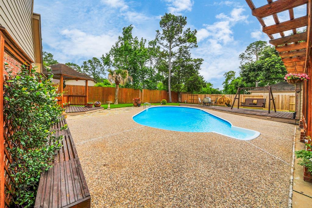 1207 W Edgewood Drive, Friendswood, Texas image 27