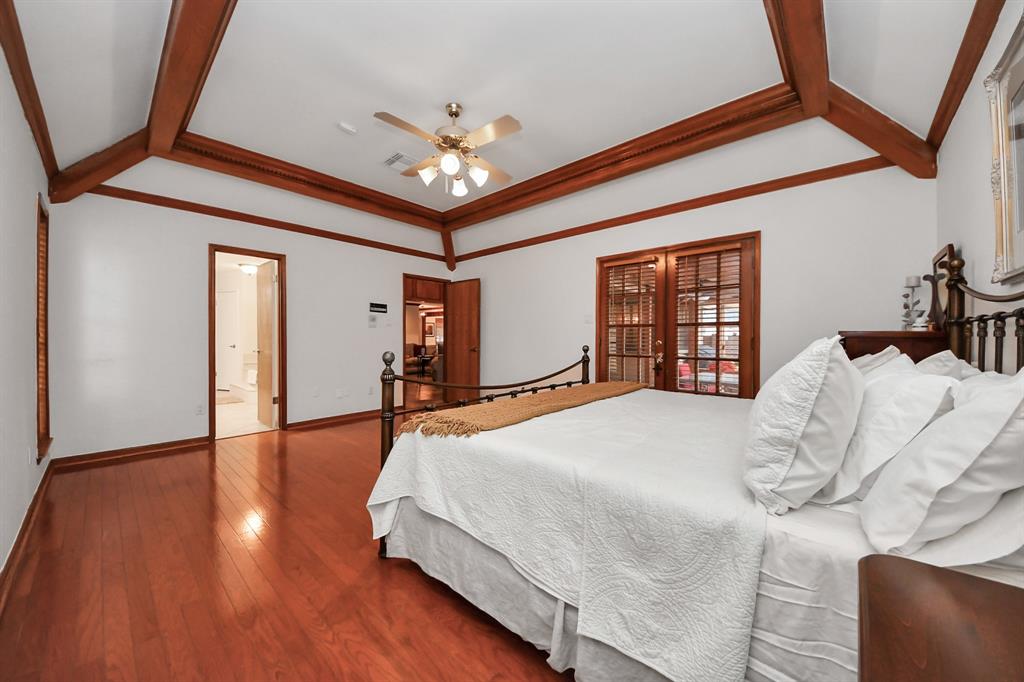 1207 W Edgewood Drive, Friendswood, Texas image 16