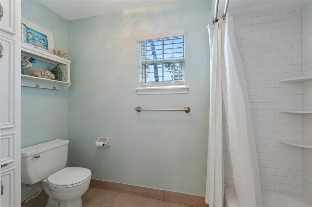 6615 Ampton Drive, Spring, Texas image 32