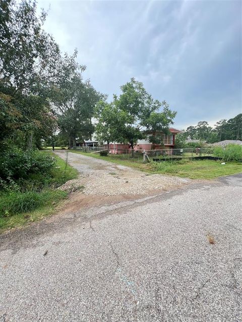 409 1st Street Willis TX 77378