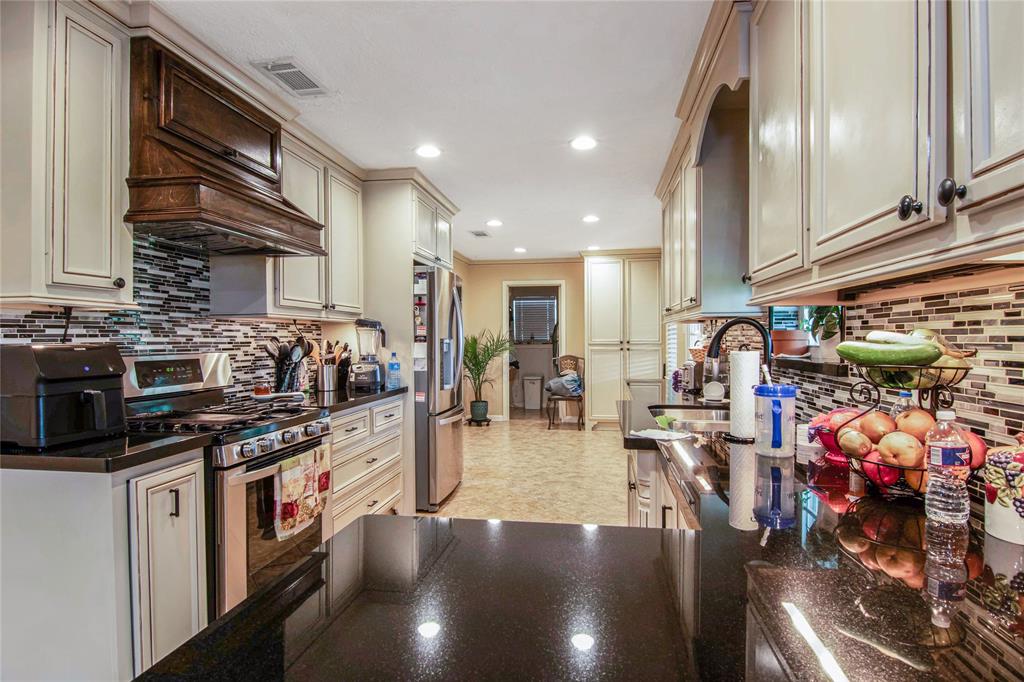 8017 Lanham Lane, Houston, Texas image 11
