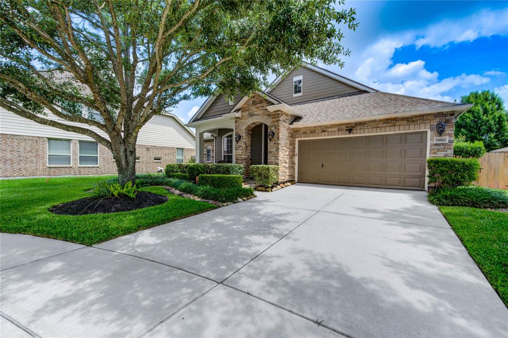 19526 Hayden Grove Drive, Cypress, Texas image 8