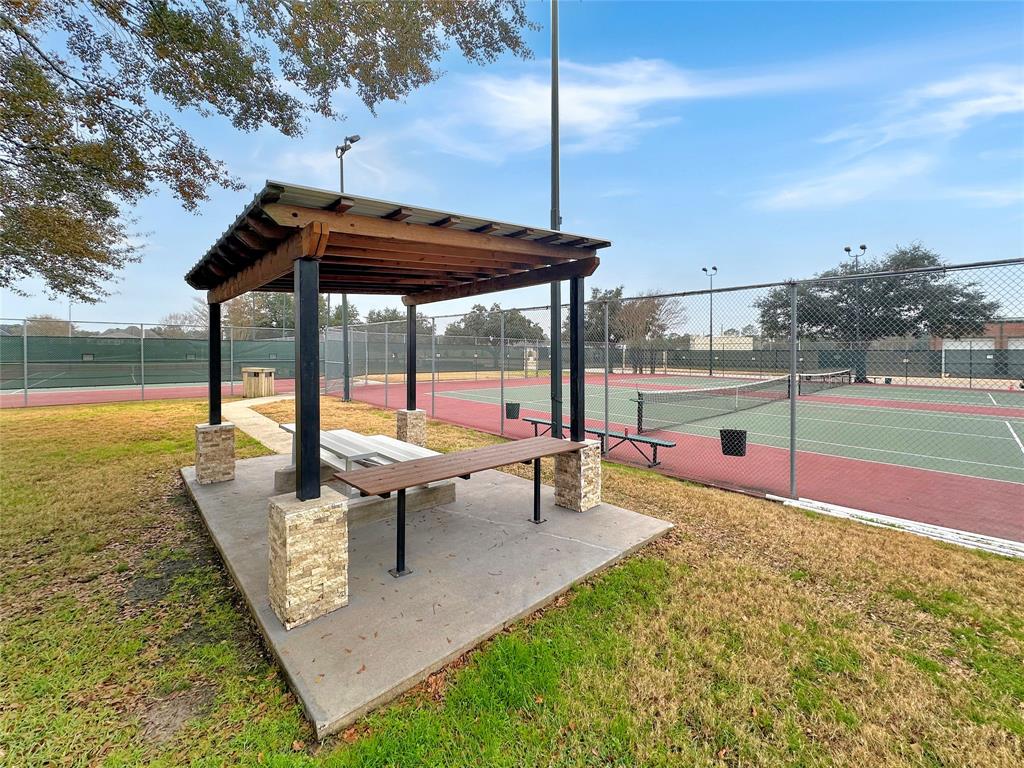 6415 Willow Pine Drive, Spring, Texas image 39