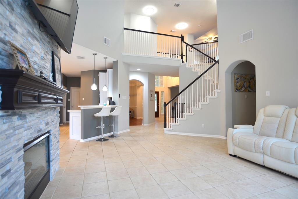 8405 Rayleine Drive, Pearland, Texas image 10