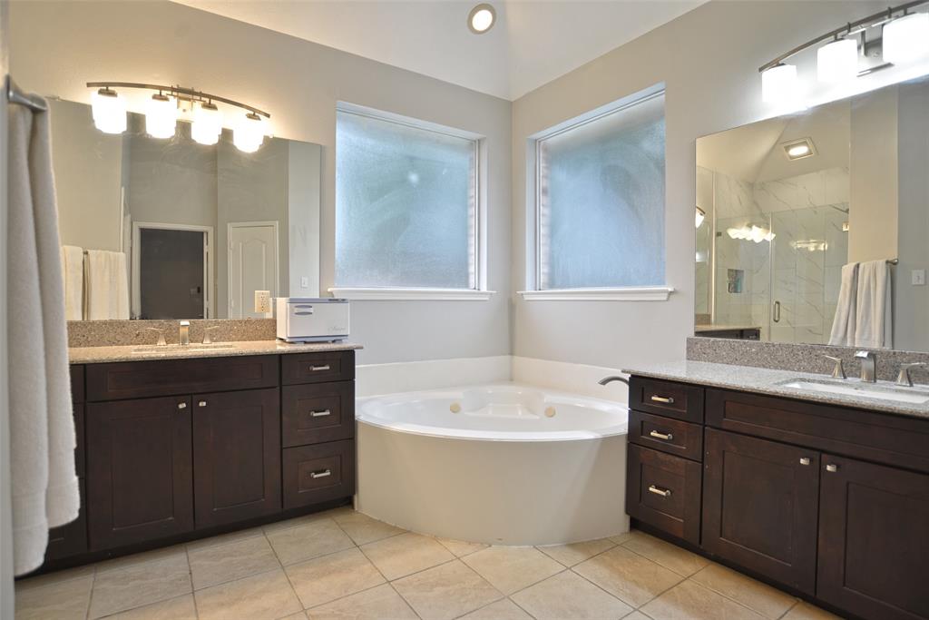 8405 Rayleine Drive, Pearland, Texas image 15