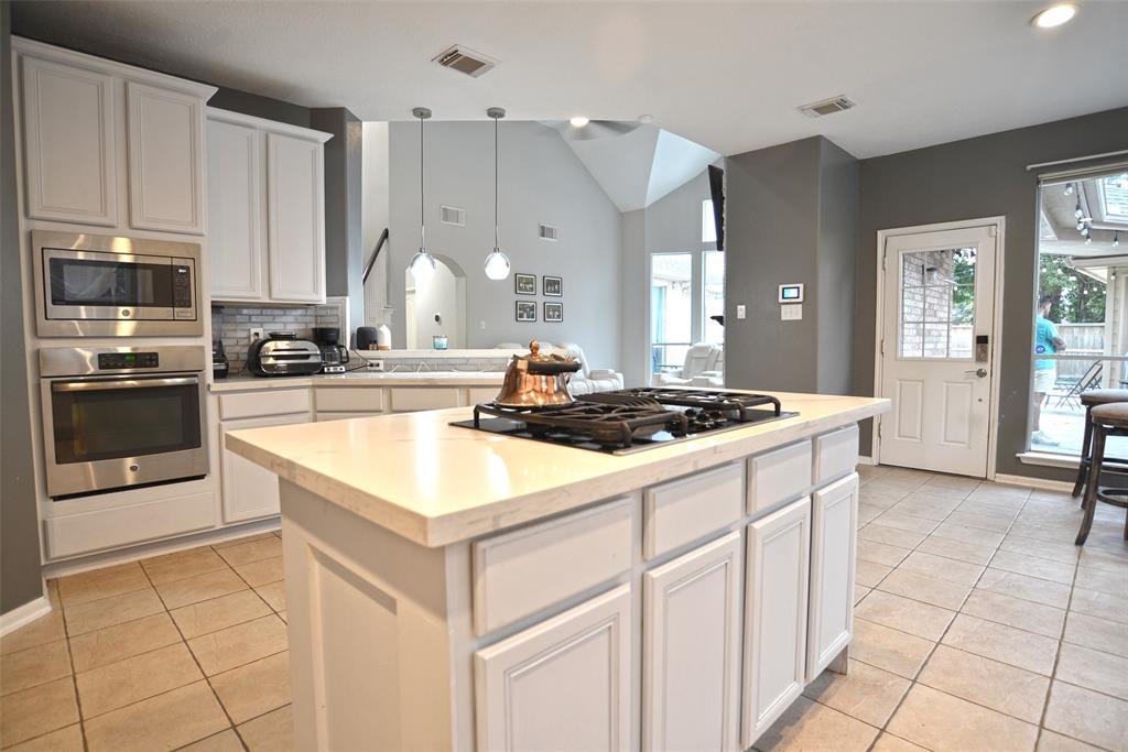 8405 Rayleine Drive, Pearland, Texas image 12