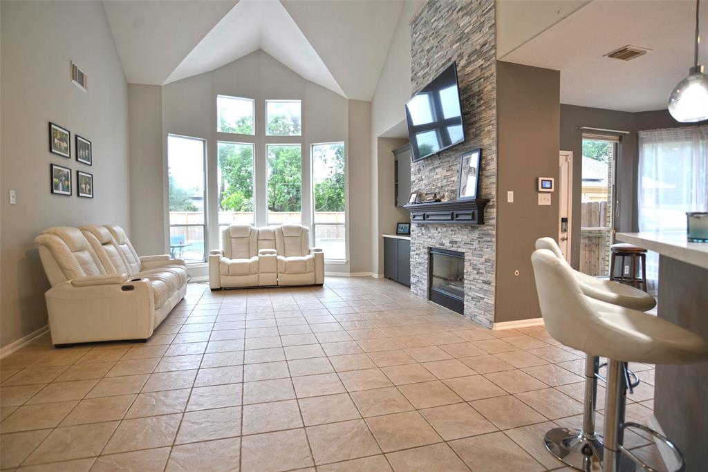 8405 Rayleine Drive, Pearland, Texas image 7